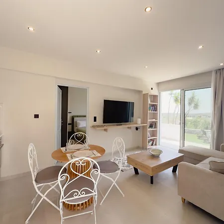 Philosophia -sophia * העיירה סקיאתוס